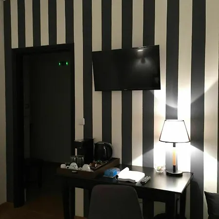 Edition Hotel 2*